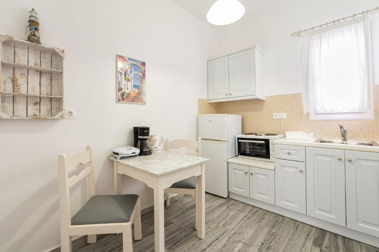 Apartments Tarsa Drios Bagian luar foto